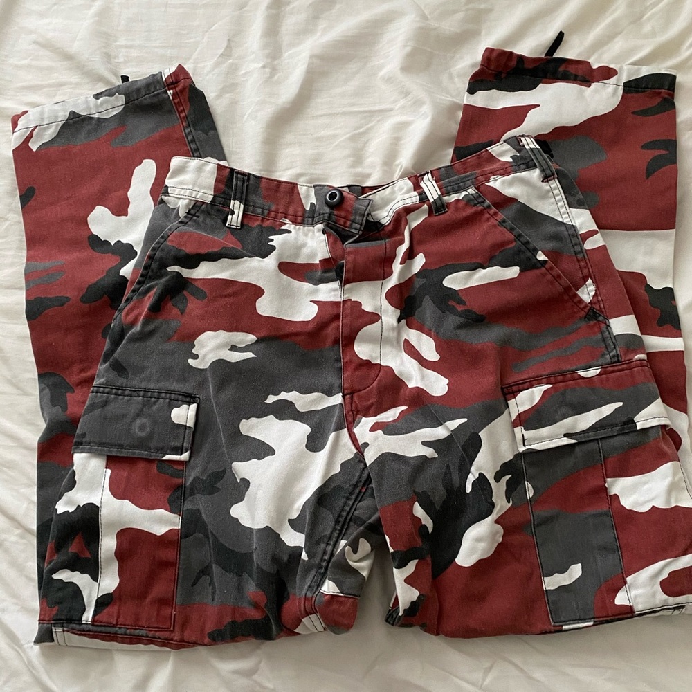 ZUMIEZ RED CAMO PANTS